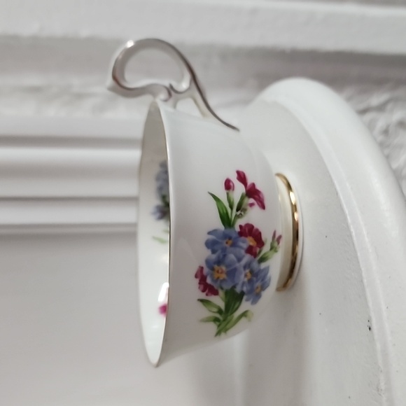 Vintage Royal Standard Princess Louise Teacup and Saucer - Picture 3 of 9